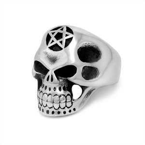 Polished retro skull ring with engraved star detail in punk gothic style for men
