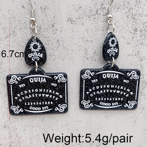 Halloween Ouija-Board Acryl-Herzohrringe mit schwarzem Finish und weißen Buchstaben