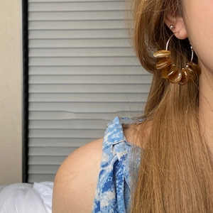 Retro amber geometric hoop earrings with translucent resin charms and silver metal rings