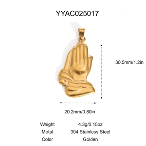 Pendentif mains en prière doré en acier 304 avec détails des dimensions et du poids