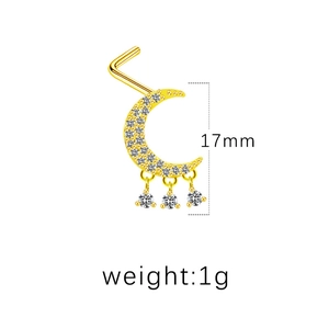 Vue détaillée du piercing nez lune dorée avec zircons blancs, taille 17mm et poids de 1g