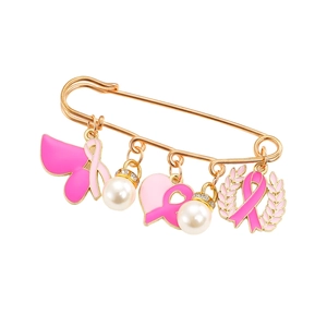 Broche ruban rose sensibilisation cancer du sein avec pendentifs cœur et perles