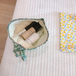 Floral cotton drawstring pouch bag with fresh green flower pattern for cosmetics