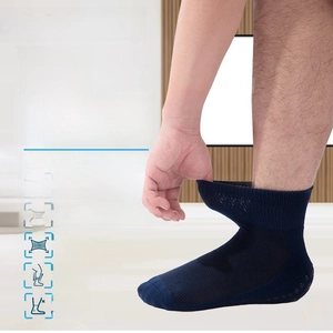 Non-binding navy diabetic quarter socks with loose top for blood flow and comfort