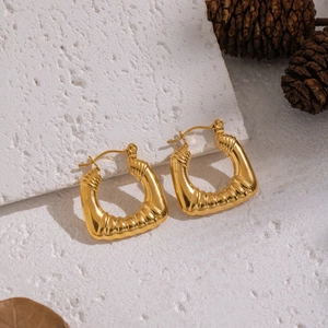 Boucles d'oreilles créoles en acier doré 18K forme U avec texture bambou vintage