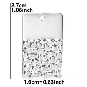 Détails du pendentif géométrique en acier inoxydable argenté avec dimensions et texture