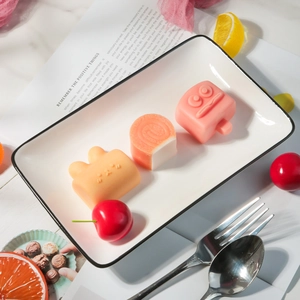 Siliconen vormen voor rijstballen en swiss rolls in macaronkleuren voor DIY-bakken