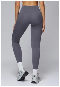 Detail of high-waisted yoga pants with V-shaped stitching for a lifting effect