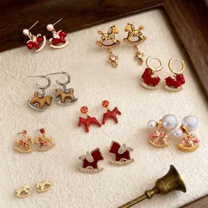 Boucles D'oreilles Cheval À Bascule Vintage Alliage Émail Zircon Künstliche Perle Design Avec Tige En Argent Sterling 925 Femmes
