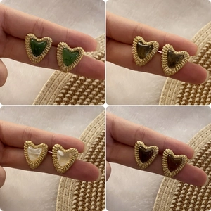 Vintage Heart Stud Earrings With Stainless Steel Earring Post Retro Resin Gold Plated Niche Jewelry For Women Elegant