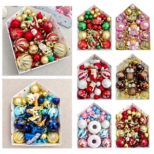Ensemble de 72 décorations de Noël comprenant boules peintes et figurines festives