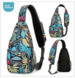 Detail showing the breathable honeycomb mesh padding on the back of the leaf print bag