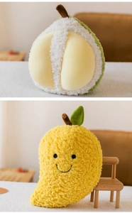 Vista dettagliata di peluche di durian e mango sorridente con tessuti soffici e morbidi