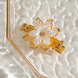 Elegant 18k gold plated hollow flower hair clip with white petals and zircon accent