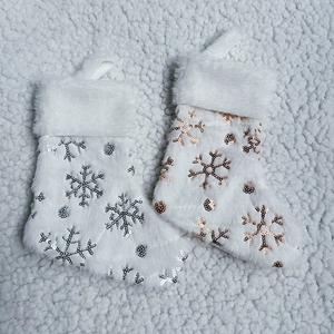 Calze di Natale con paillettes a fiocco di neve e peluche bianco per decorazioni festive