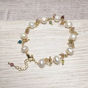 Freshwater pearl bracelet with colorful tourmaline stones and golden adjustable chain
