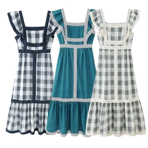 Ärmelloses Midikleid mit Kontrasteinsätzen in Marine-Karo, Blau-Streifen und Grau-Karo