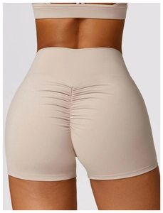 Détail du short de yoga taille haute avec design scrunch butt pour lifter et galber