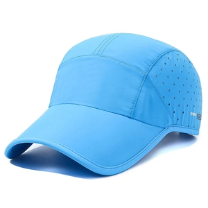 Casquette de sport bleu clair à séchage rapide avec trous de ventilation découpés au laser