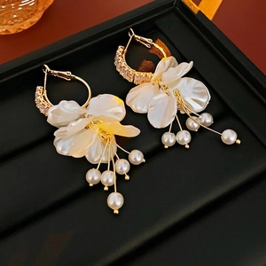 Elegant Flower Petal Tassel Drop Earrings For Women With Zircon Imitation Artificial Pearl And Silver Earring Post