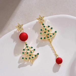 Orecchini asimmetrici a forma di albero di Natale con stelle d'oro e strass verdi