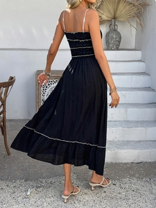 Rear view of black A-line summer dress featuring lace拼接 and ruffled high waist design