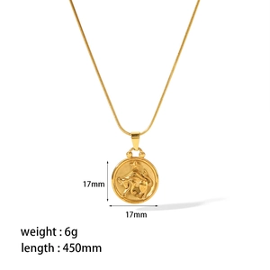Collier en titane plaqué or 18 carats avec pendentif Taureau de 17mm et cristaux brillants