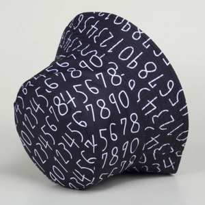 Chapeau bob noir réversible avec motif imprimé numérique blanc en coton sergé