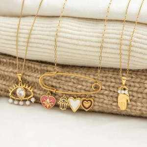 Collana da Donna in Acciaio Inossidabile con Pendente Cuore Mano di Fatima Malocchio Spilla da Balia Perla Strass Gioielli
