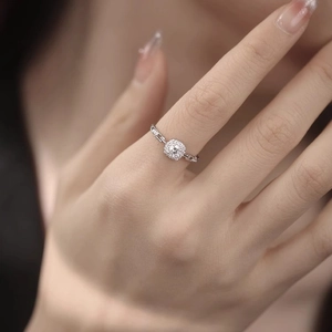 Elegant silver chain ring with a brilliant round diamond and micro-pave setting on model