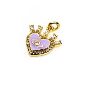 Dettaglio pendente cuore a corona in smalto viola con zircone e motivo occhio greco