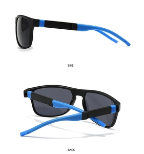Detalle de gafas de sol TR con montura negra y patillas bicolor azul y negro desde el lateral