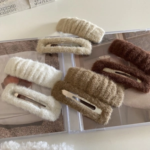 French plush faux fur hair clip set in cream and brown shades for autumn styling