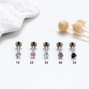 Piercing labbro e cartilagine in acciaio con zirconi a forma di cuore colorati