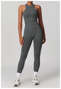 Ensemble de yoga sans couture côtelé avec pantalon taille haute et haut dos nageur gris foncé