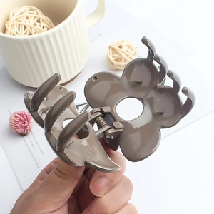 Glossy grey flower claw clip for women featuring a minimalist floral design