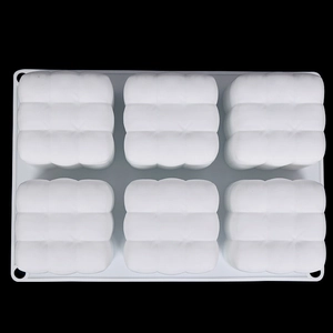 Vue détaillée du moule en silicone blanc à 6 cavités pour bougies cubes et mousses