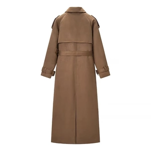 Trench-coat long en daim pour femme marron foncé avec ceinture vue de l'arrière