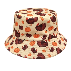 Vue détaillée d'un chapeau bob d'automne de qualité avec motifs de dinde et citrouille