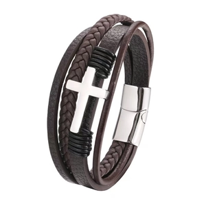 Bracelet punk multicouche en cuir pour homme avec croix argentée et fermoir aimanté