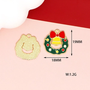 Detail of Christmas wreath pendant with 19x18mm dimensions and 1.2g weight
