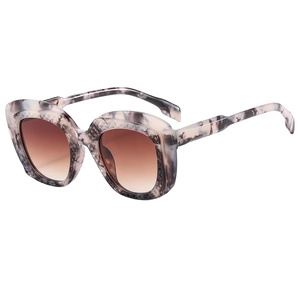 Fashionable oversized hip-hop sunglasses with marble pattern frames and gradient lenses