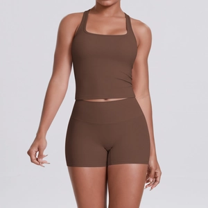 Ensemble de sport marron pour femme avec brassière à col carré et short taille haute