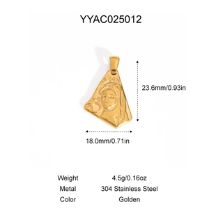 Spécifications détaillées d'un pendentif triangle en acier doré avec relief de portrait