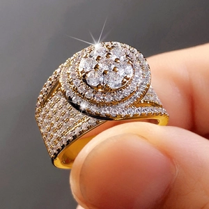 Bague HipHop luxueuse plaqué or avec sertissage complet de zircons brillants pour homme