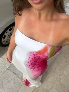 Robe bustier d'été en mesh avec grand imprimé floral rose et coupe ajustée féminine