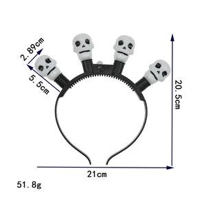 Detailed dimensions and weight of the Halloween headband featuring white skull decorations