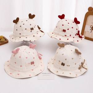 Chapeau cloche pour bébé fille avec motifs de cœurs et cordons de serrage ajustables