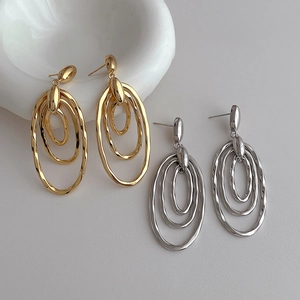 Minimalist vintage hollow oval layered hoop earrings in gold and silver finish