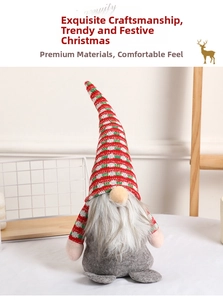 Detail eines Weihnachtswichtels mit gestreifter Strickmütze und grauem Kunstpelzbart